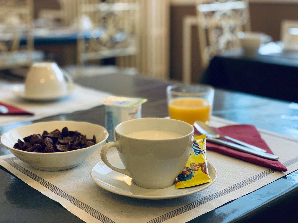 Hotel Trianon Tours Kültér fotó